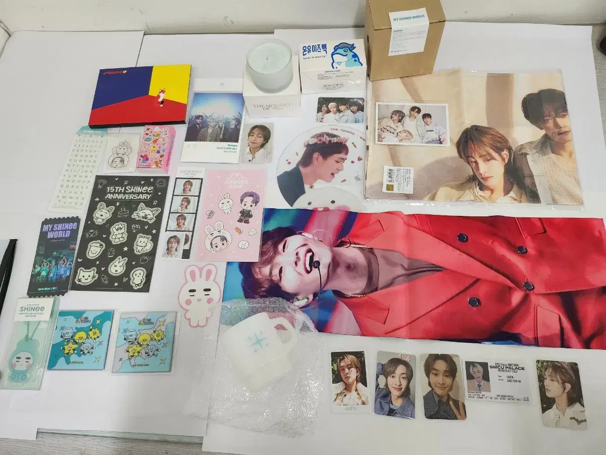 Bulk transfer of Shinee merchandise and onew jin goods