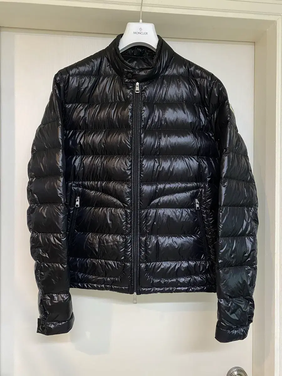 [5] 23 / 24 Moncler Acorus Acorus Acorus Padded Black