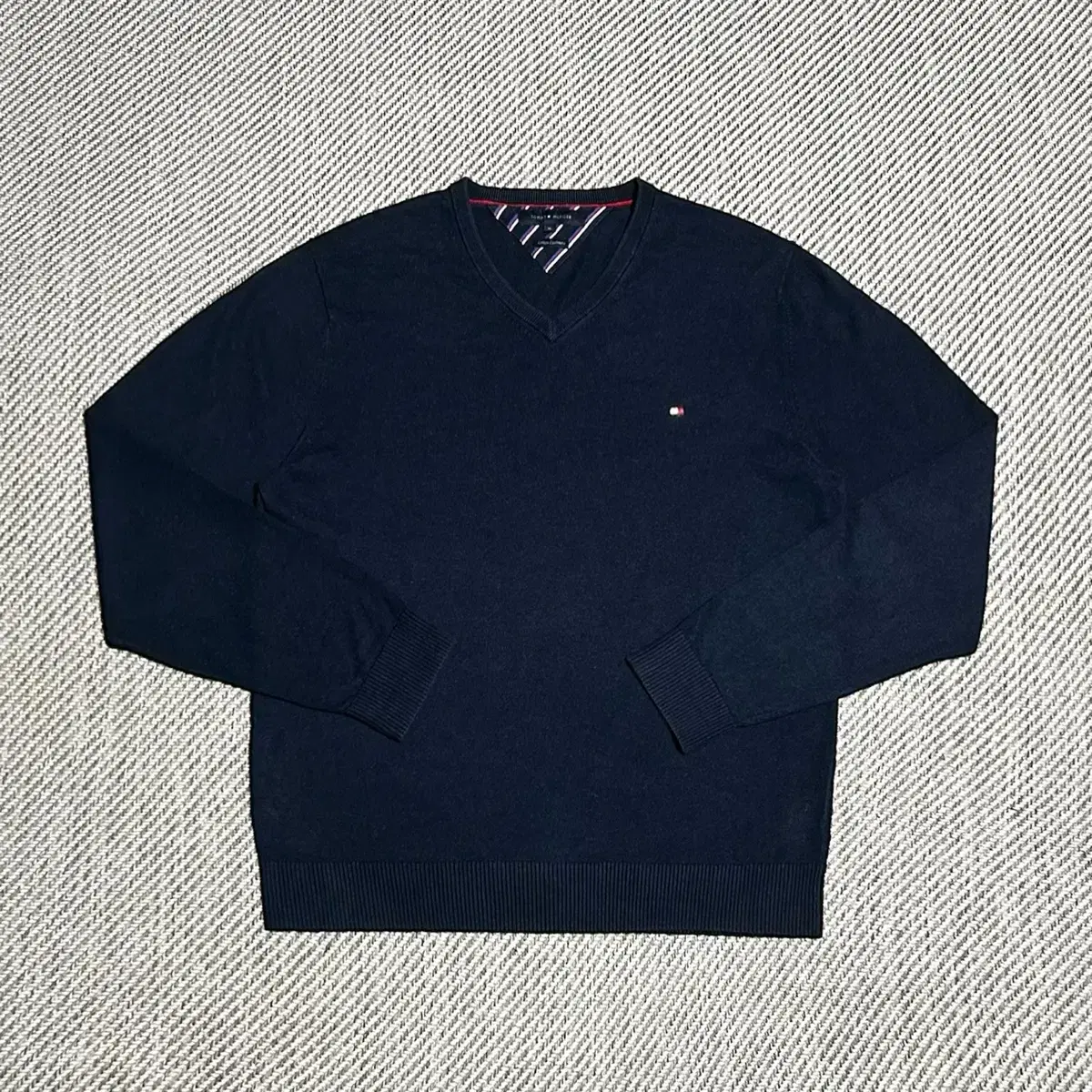 [ L ] Tommy Tommy Hilfiger Navy Cotton and Cashmere V-Neck Knit