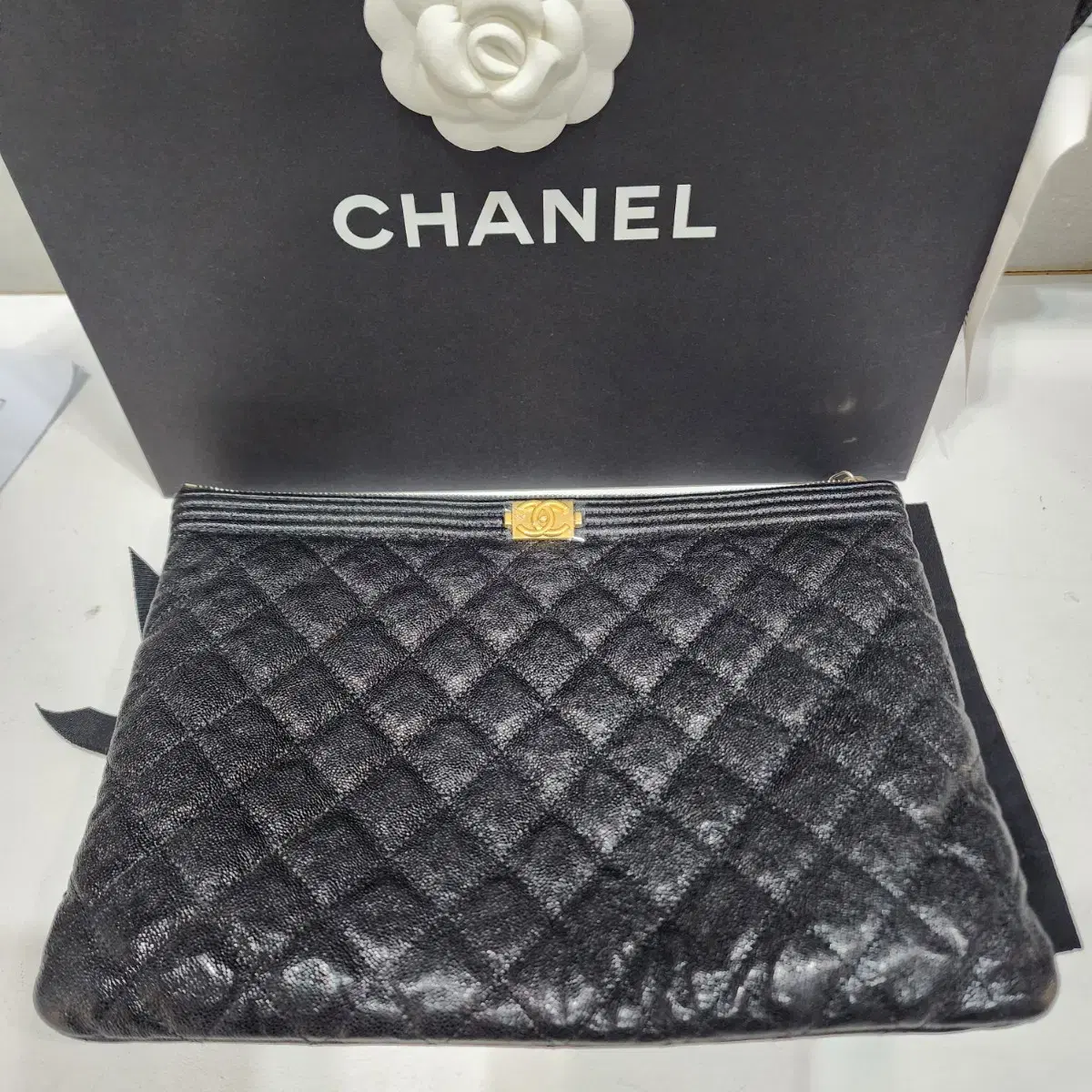 Chanel Boy Clutch Black Keum Medium 27s