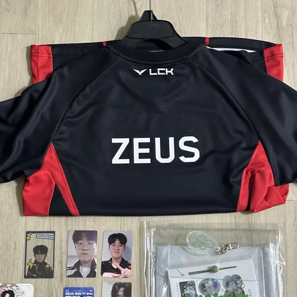 T1 ZEUS 티원 제우스 한생 유니폼 져지 포카 굿즈 판매