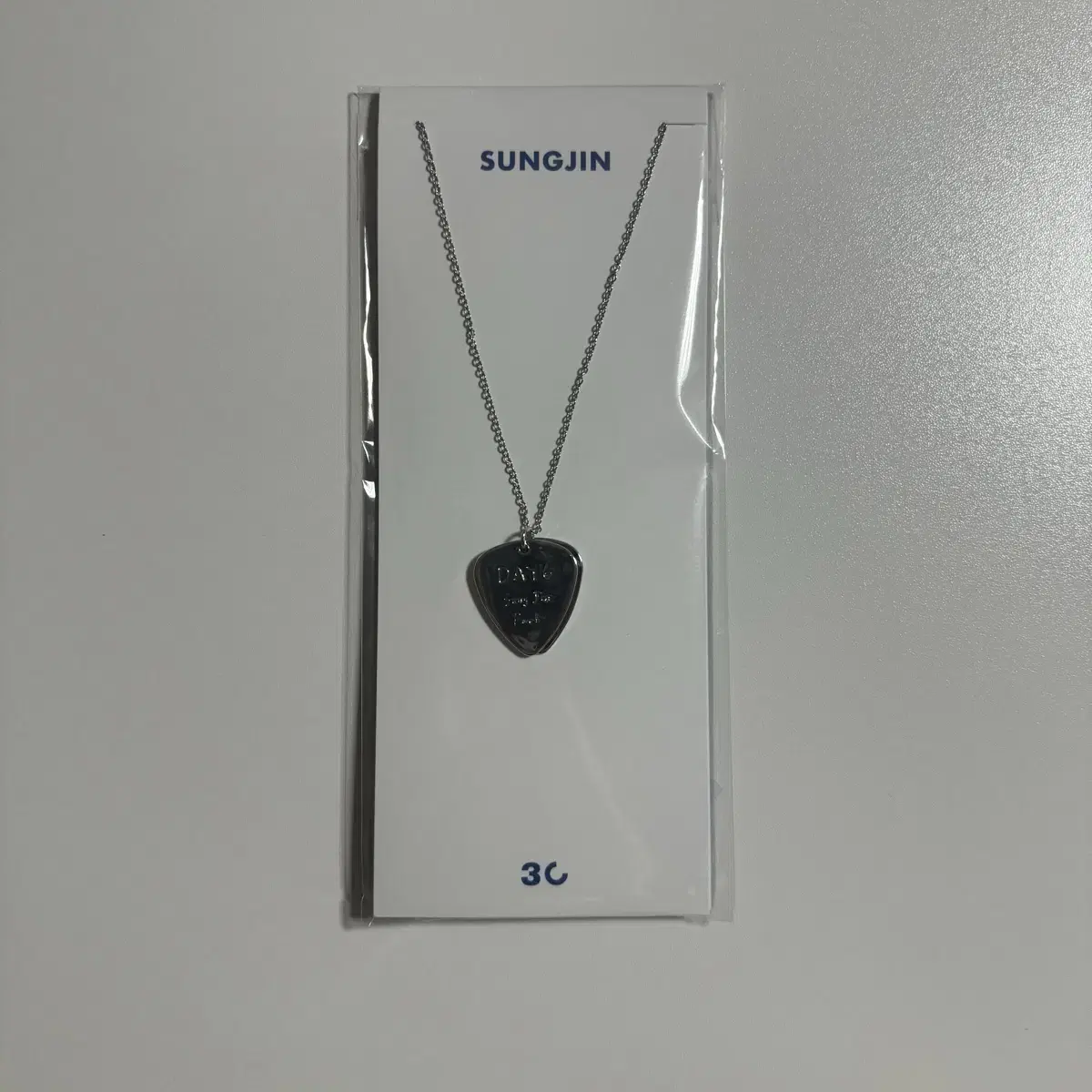 [simple unsealed] day 6 Sung Jin Sung Jin Guitar Peak Necklace WTS