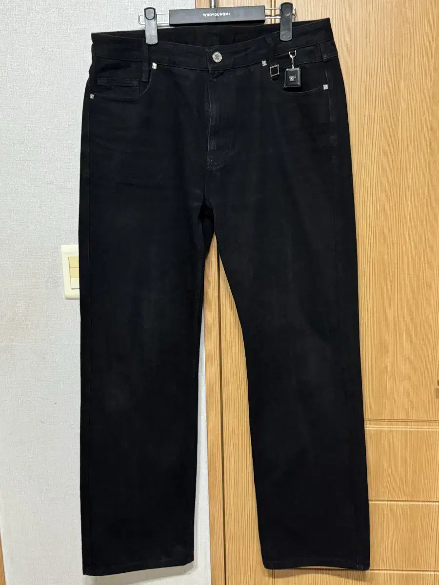 (52) 23SS Wooyoung Long Straight Denim Pants Black