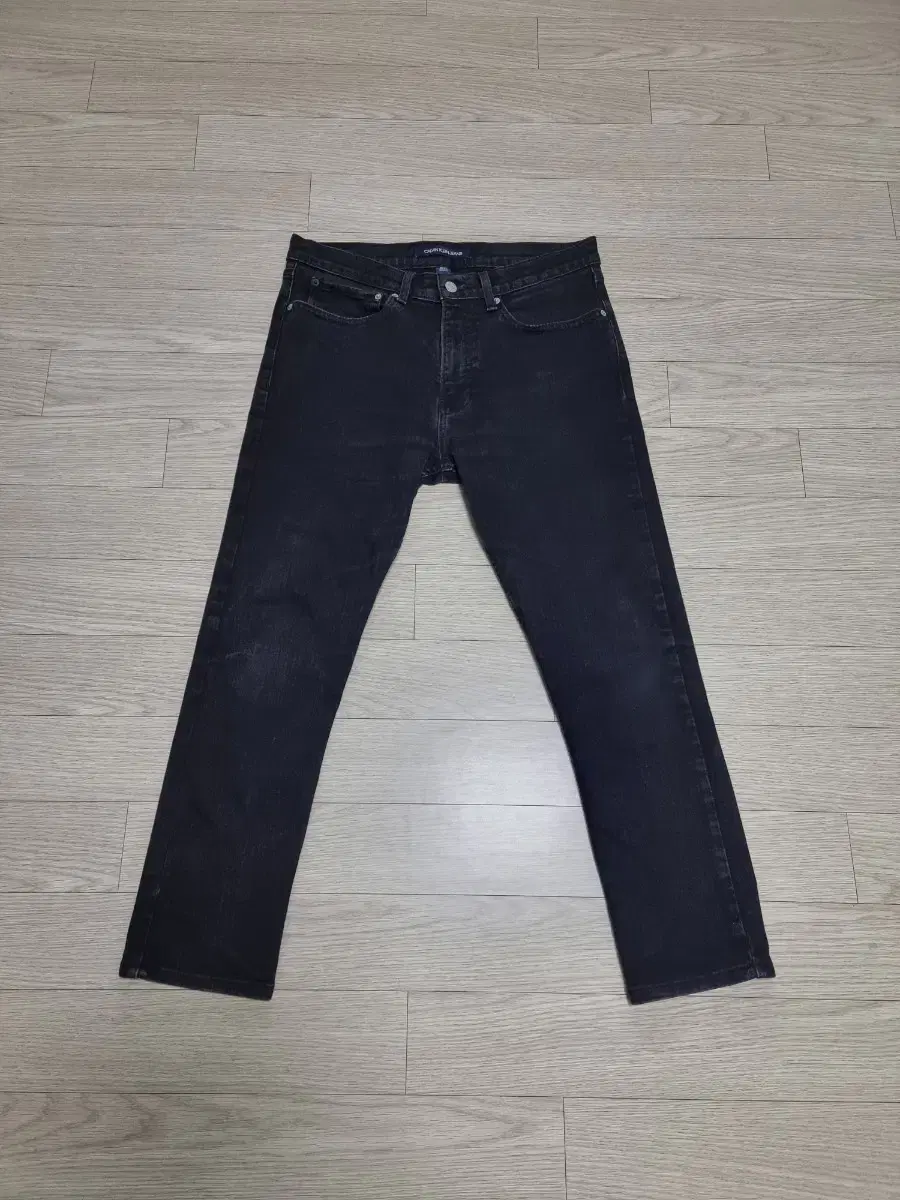 (32)Calvin Klein Men's Black Ankle Jeans