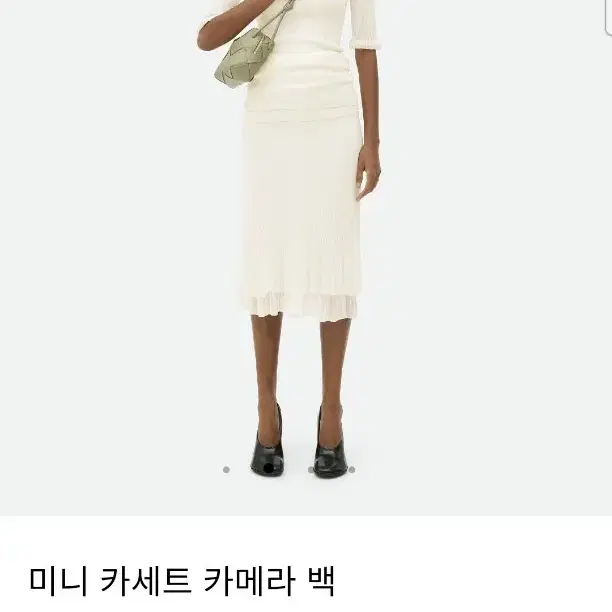 보테가베네타 미니 카세트 카메라 백 트래버틴 컬러