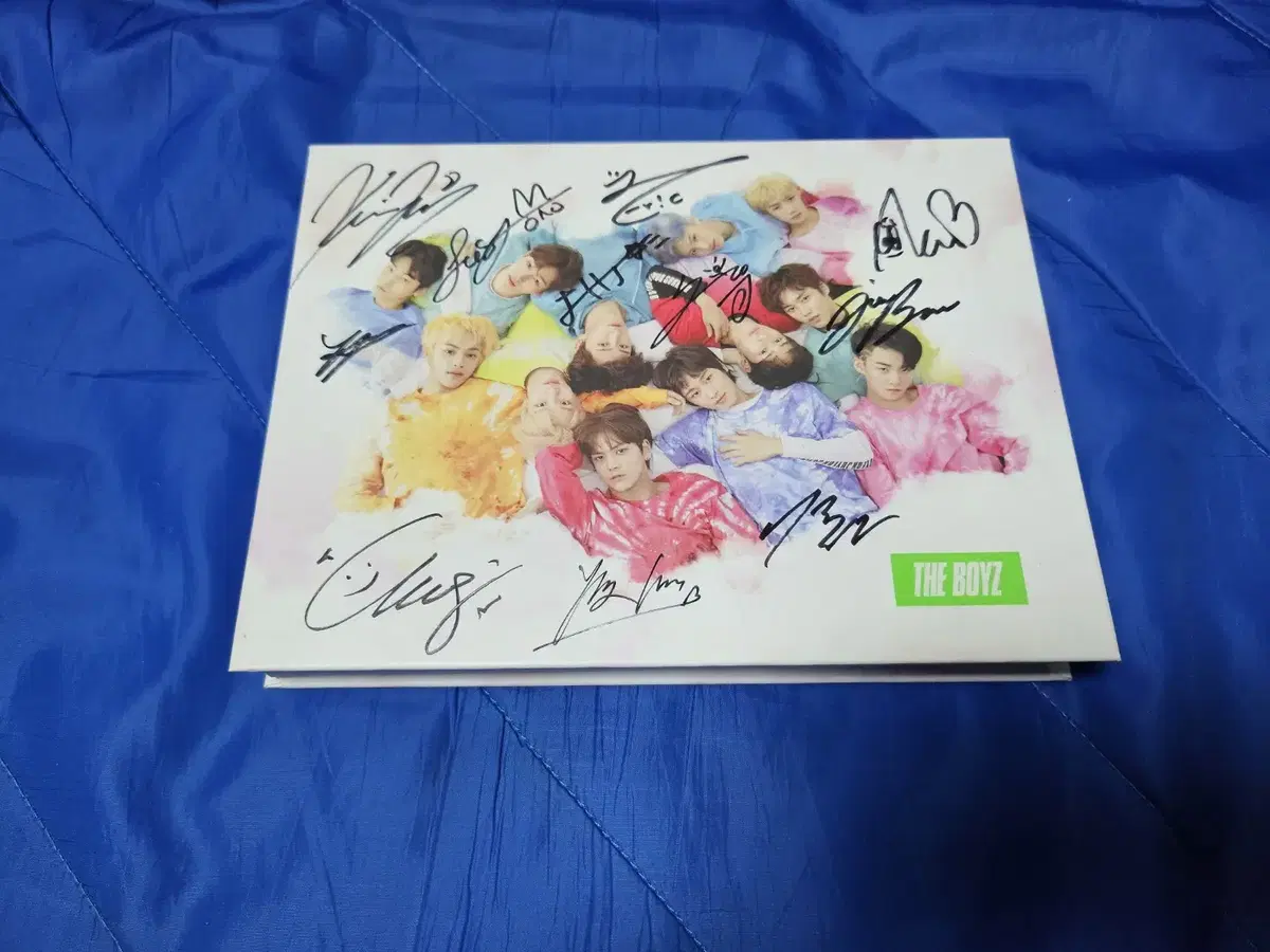 The Boyz sign album sells