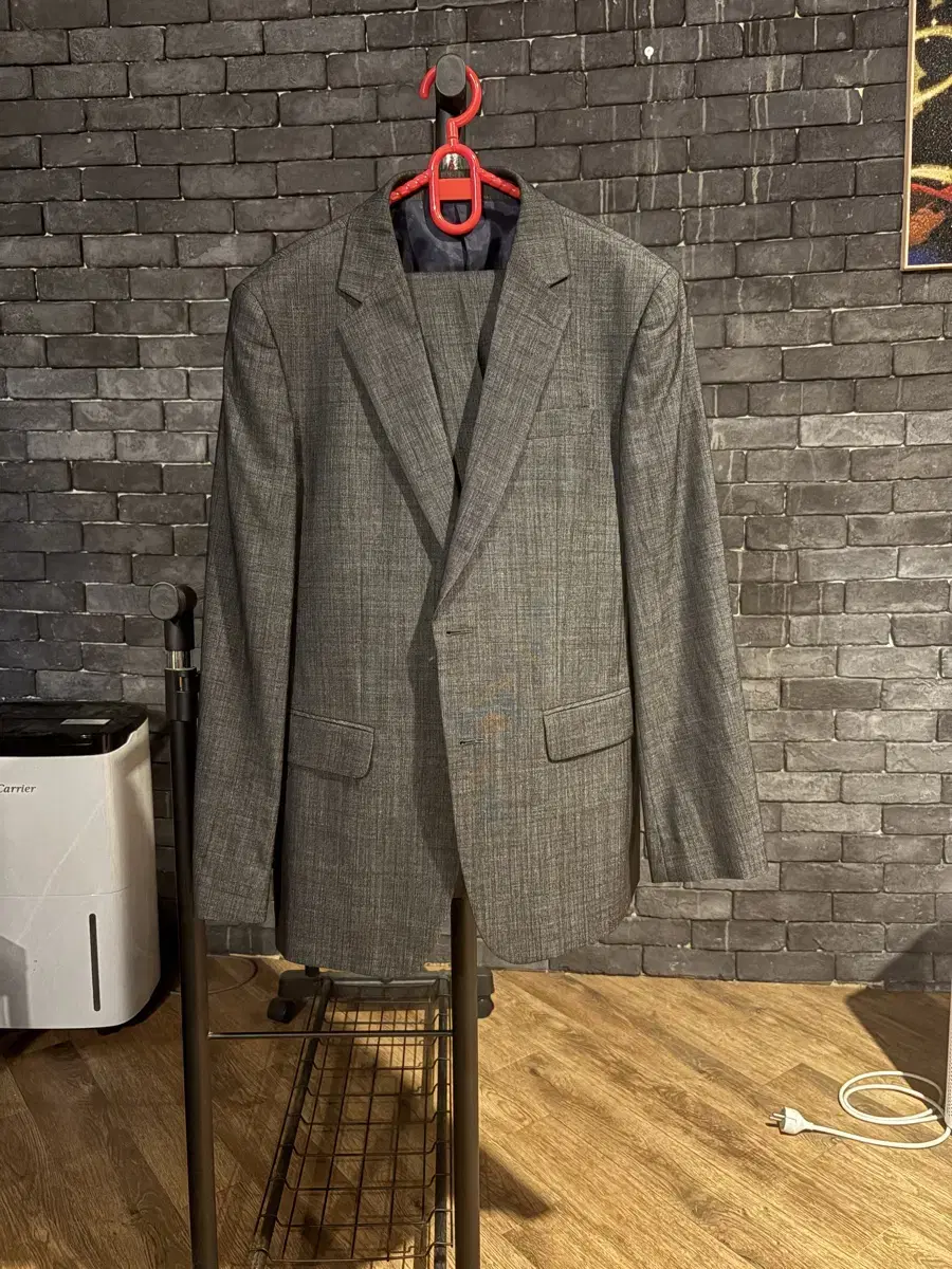 Renoma Men's Suit Top and Bottom Set for Sale Used