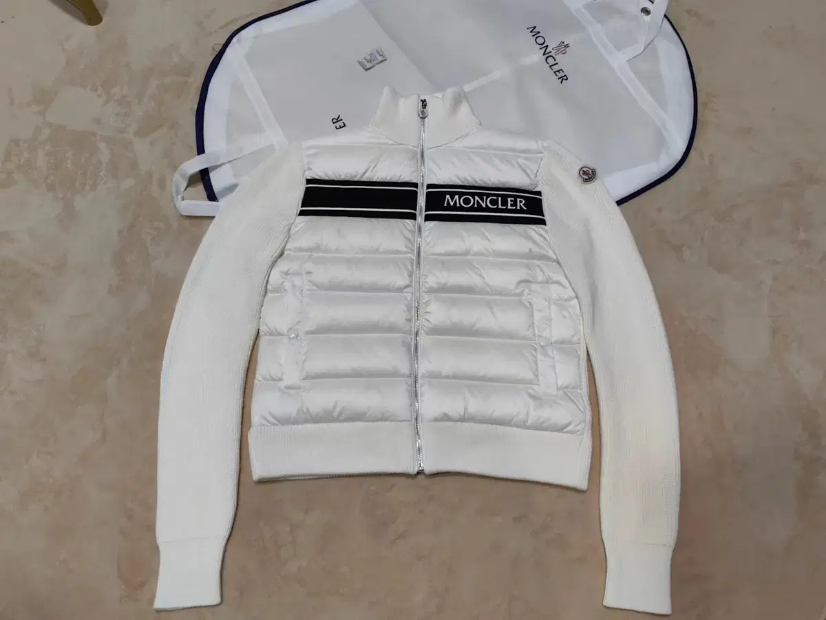 Moncler Men's English Logo Knitted Padded Zip-up Cardigan White