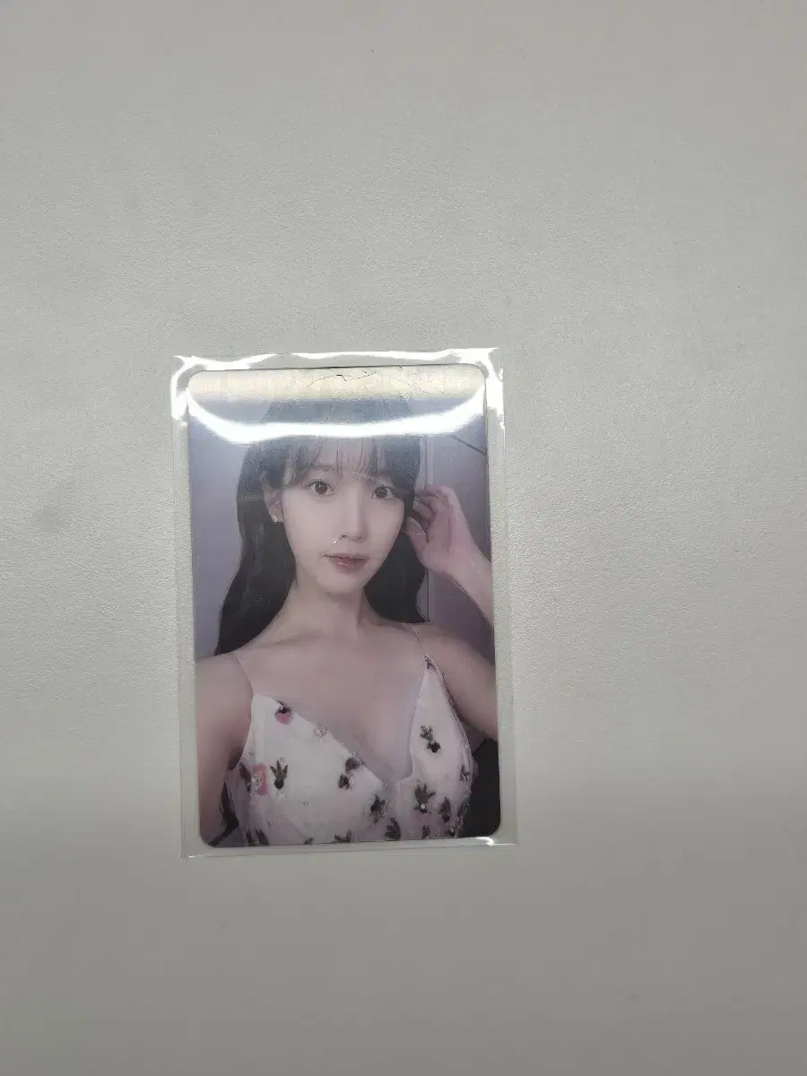 iu fan con pre-order benefit photocard