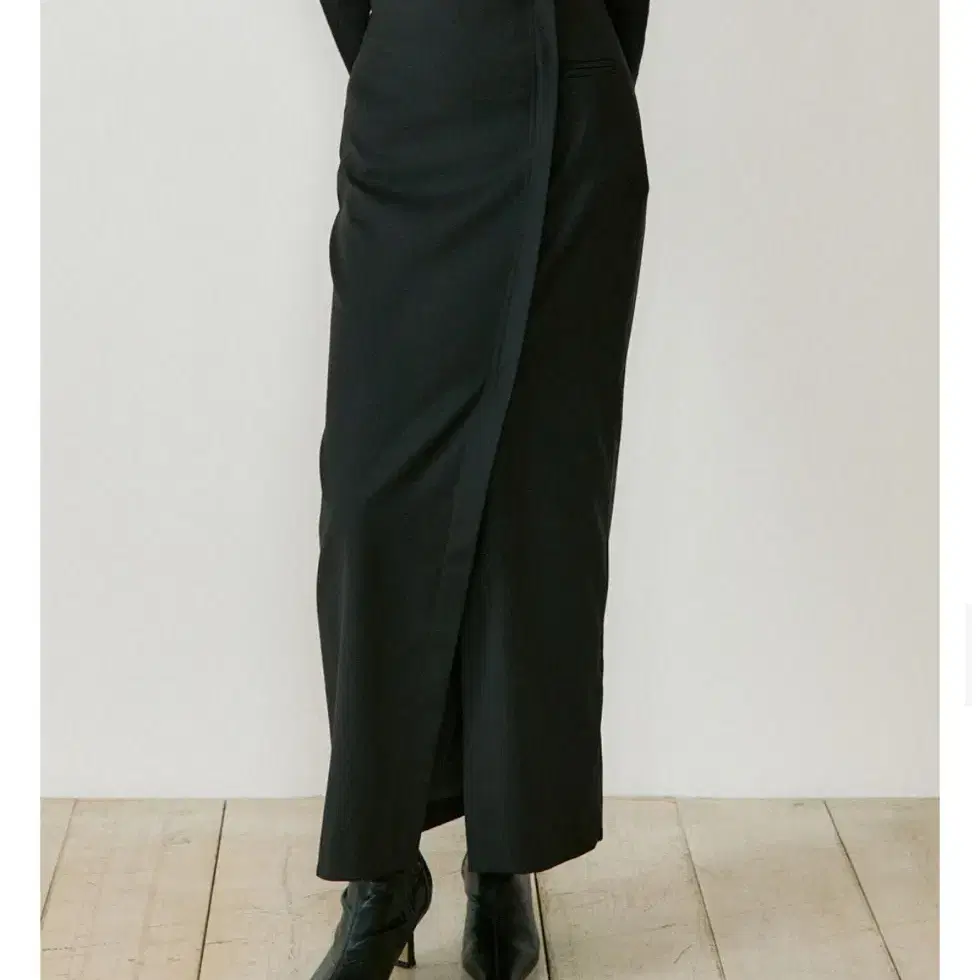 루시르주 Wrap Maxi Skirt (black)