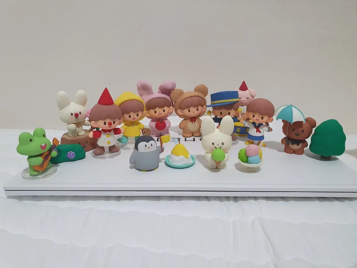 (Quick sale)Molinta Apple Village Full Box Figures