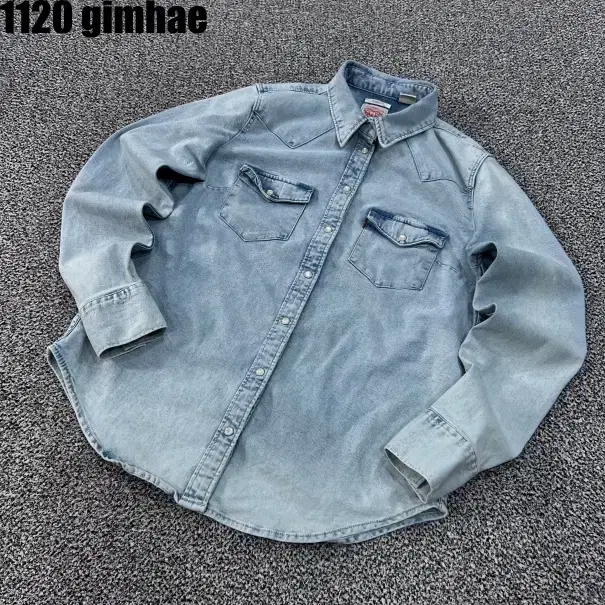 95 Levi's Denim Shirt