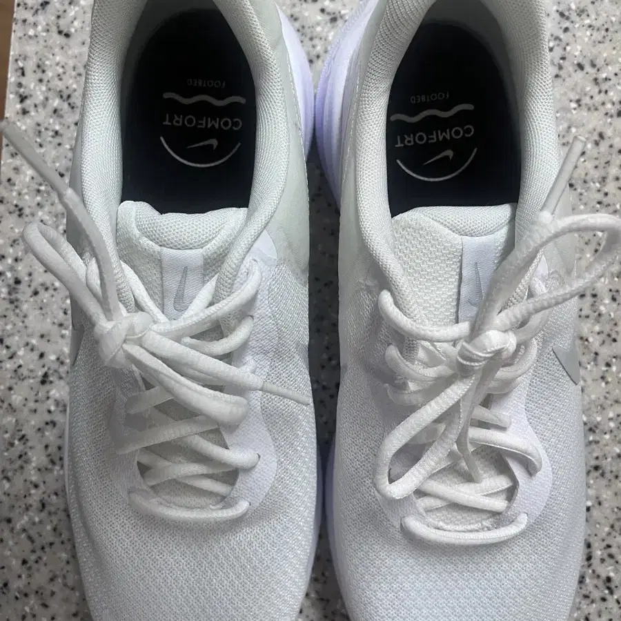 Nike Revolution 7 White 러닝화