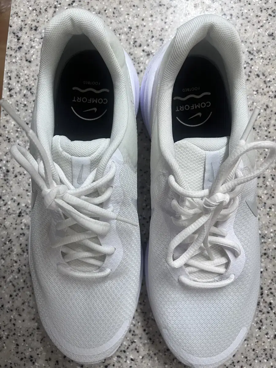 Nike Revolution 7 White 러닝화