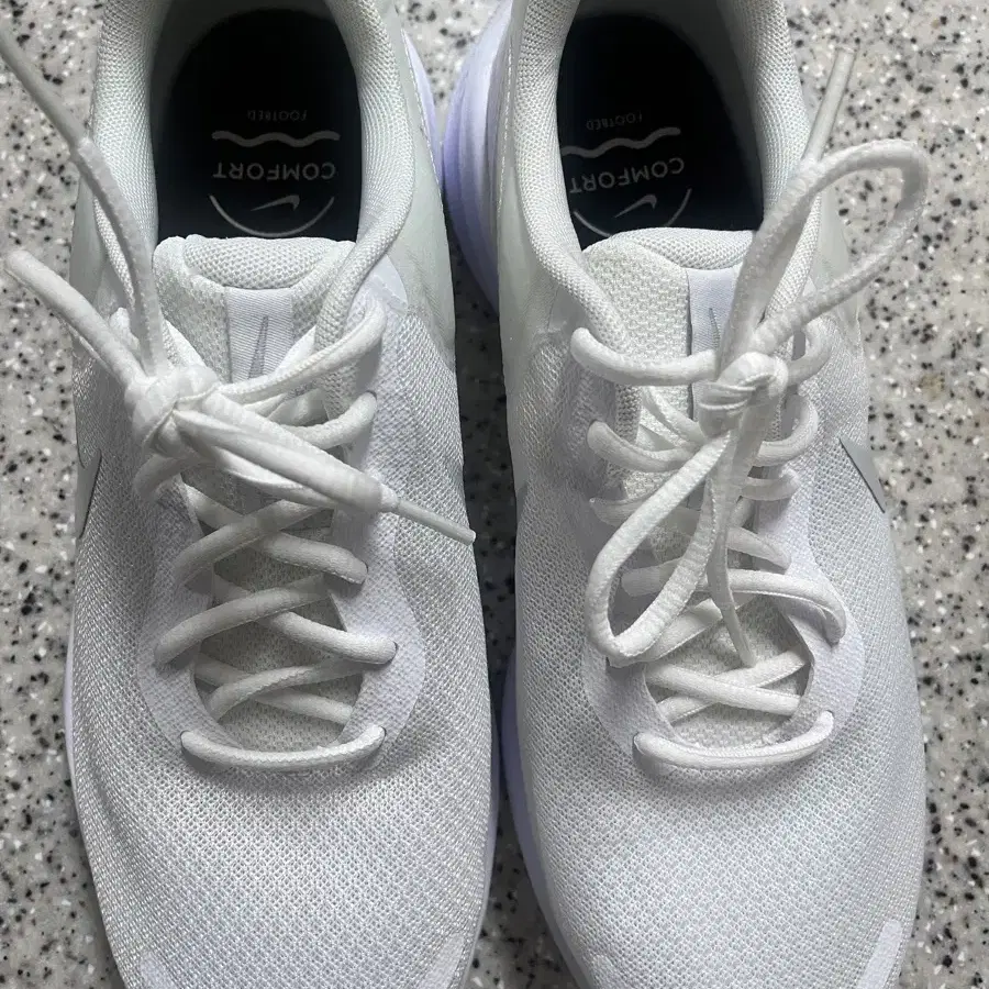 Nike Revolution 7 White 러닝화