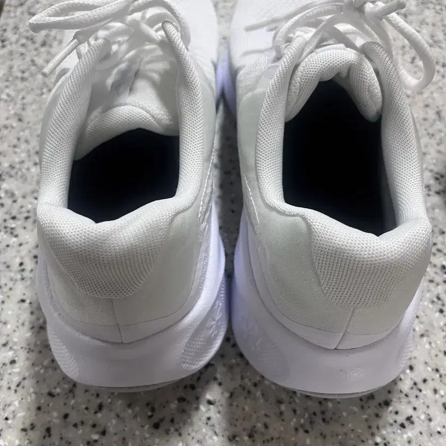 Nike Revolution 7 White 러닝화