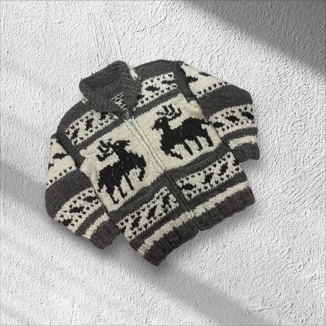 Deer Pattern Heavy Wool Cowichan Knit Zip-up