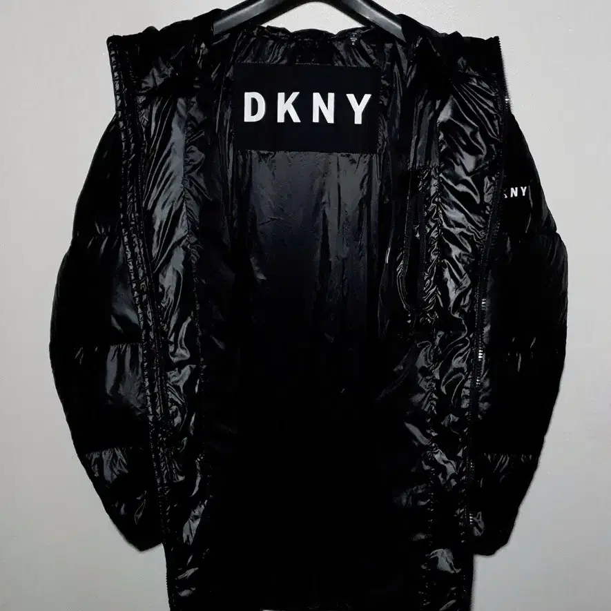 DKNY 오버핏 롱패딩(유광)