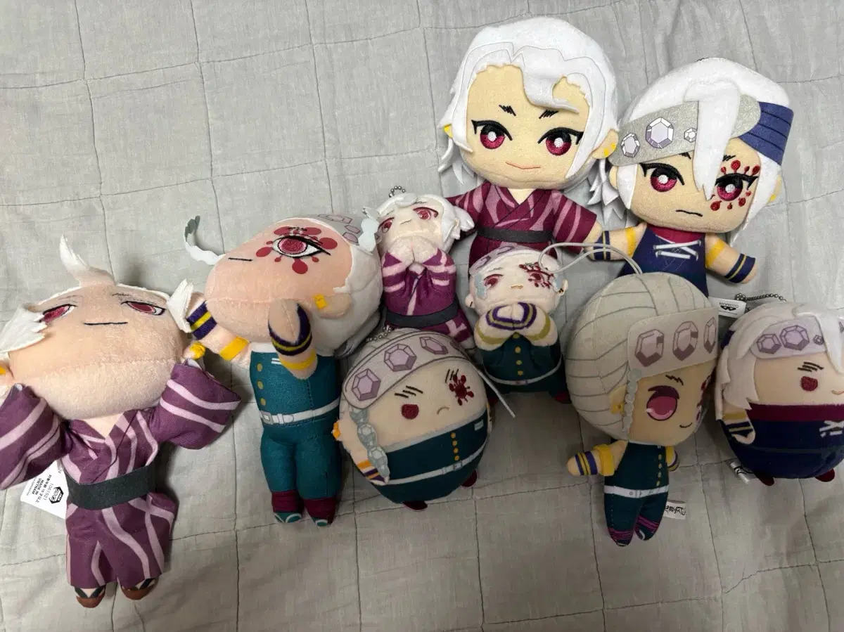 Demon Slayer Woodz sells them as a set doll 