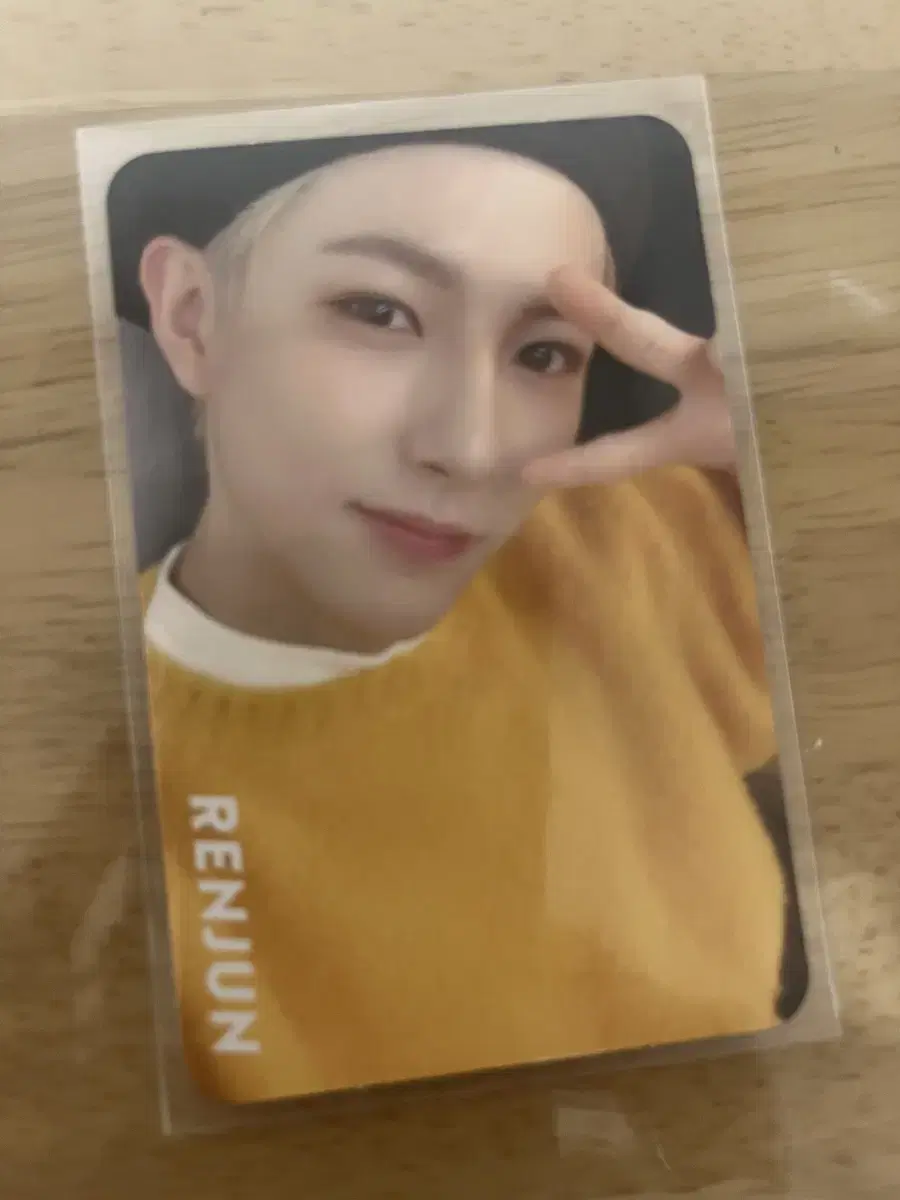 Yellow Renjun photocard wts