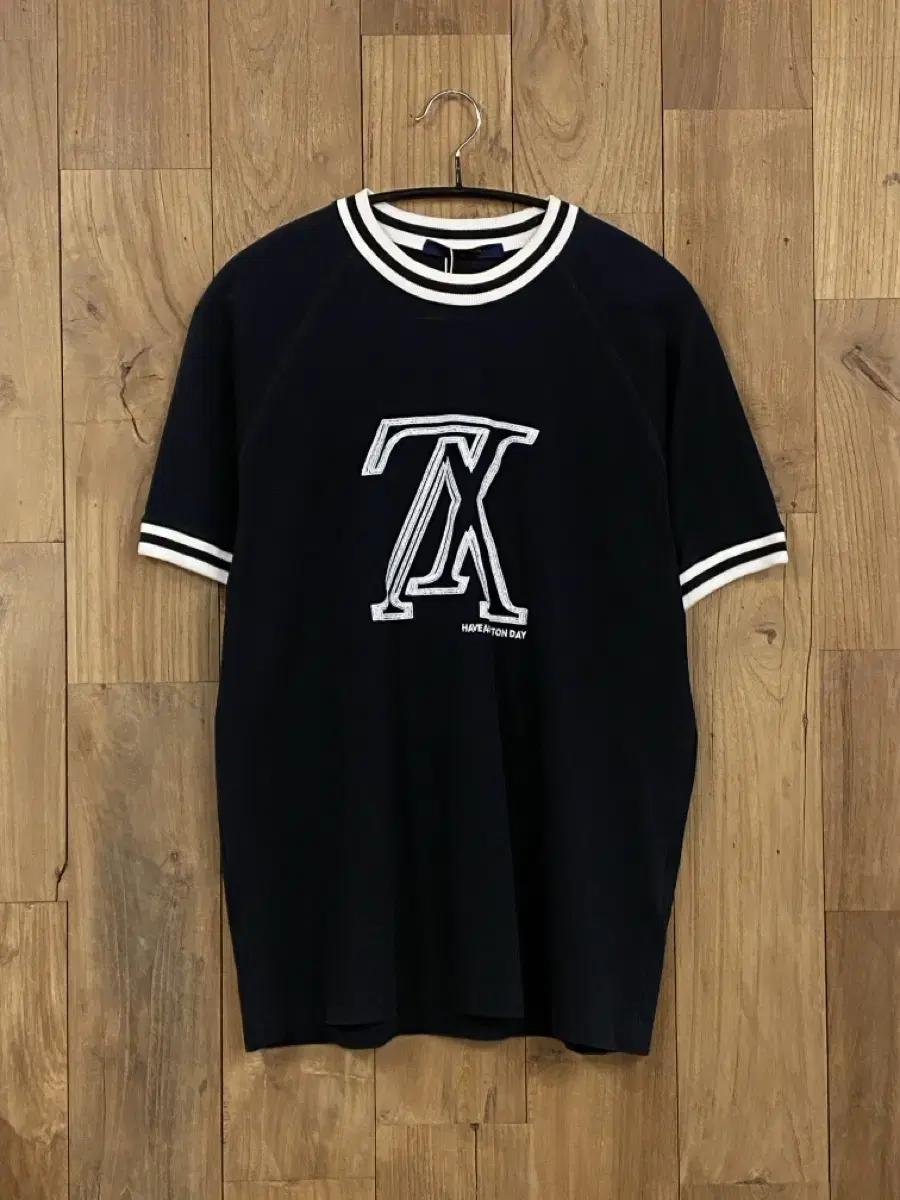 Louis Vuitton Logo T-shirt (B0206)