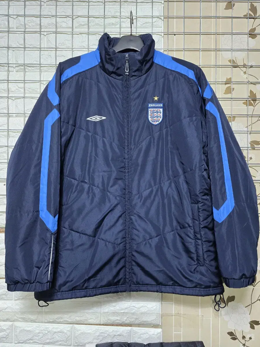 (100) Under Armour England National Team Padded Jacket