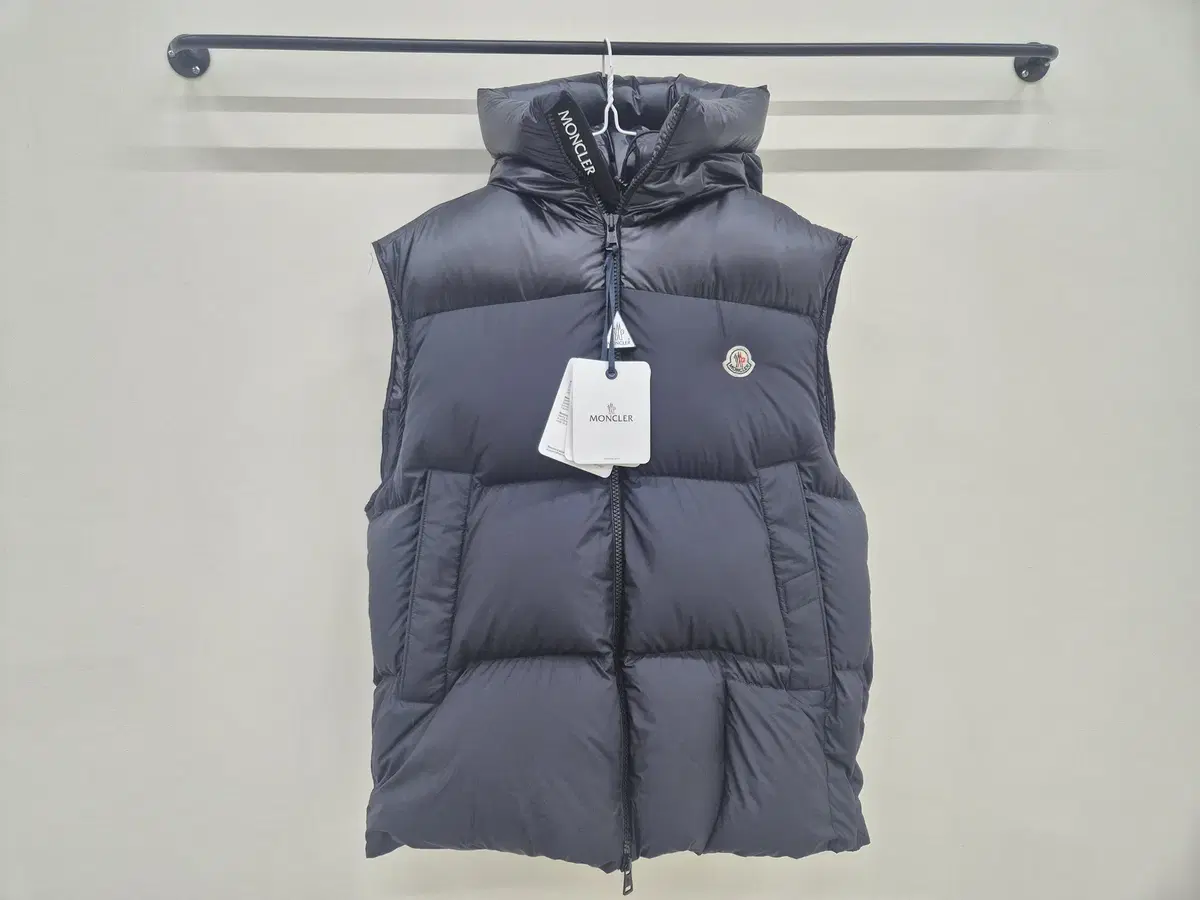 Moncler Moncler Jo padded vestSize 5