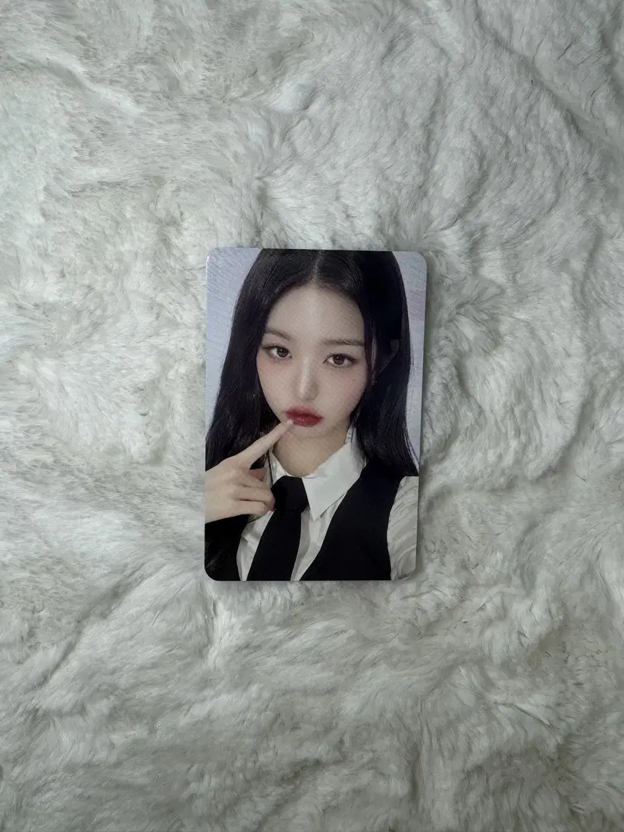 worldtour wonyoung ive sell photocards yujin gaeul lay wonyoung liz leeseo