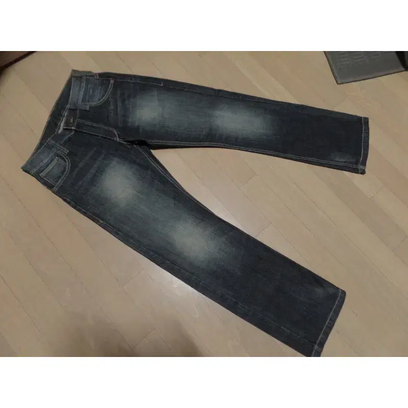 30-inch/ Levi's 514 dated denim/ /2car1113