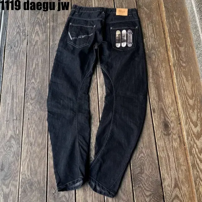 82-97 FUBU PANTS Posterior Jeans