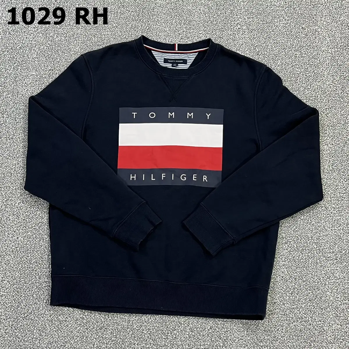 [L] Tommy Hilfiger Big Logo Crew Neck Round Neck Sweatshirt Navy 029RH