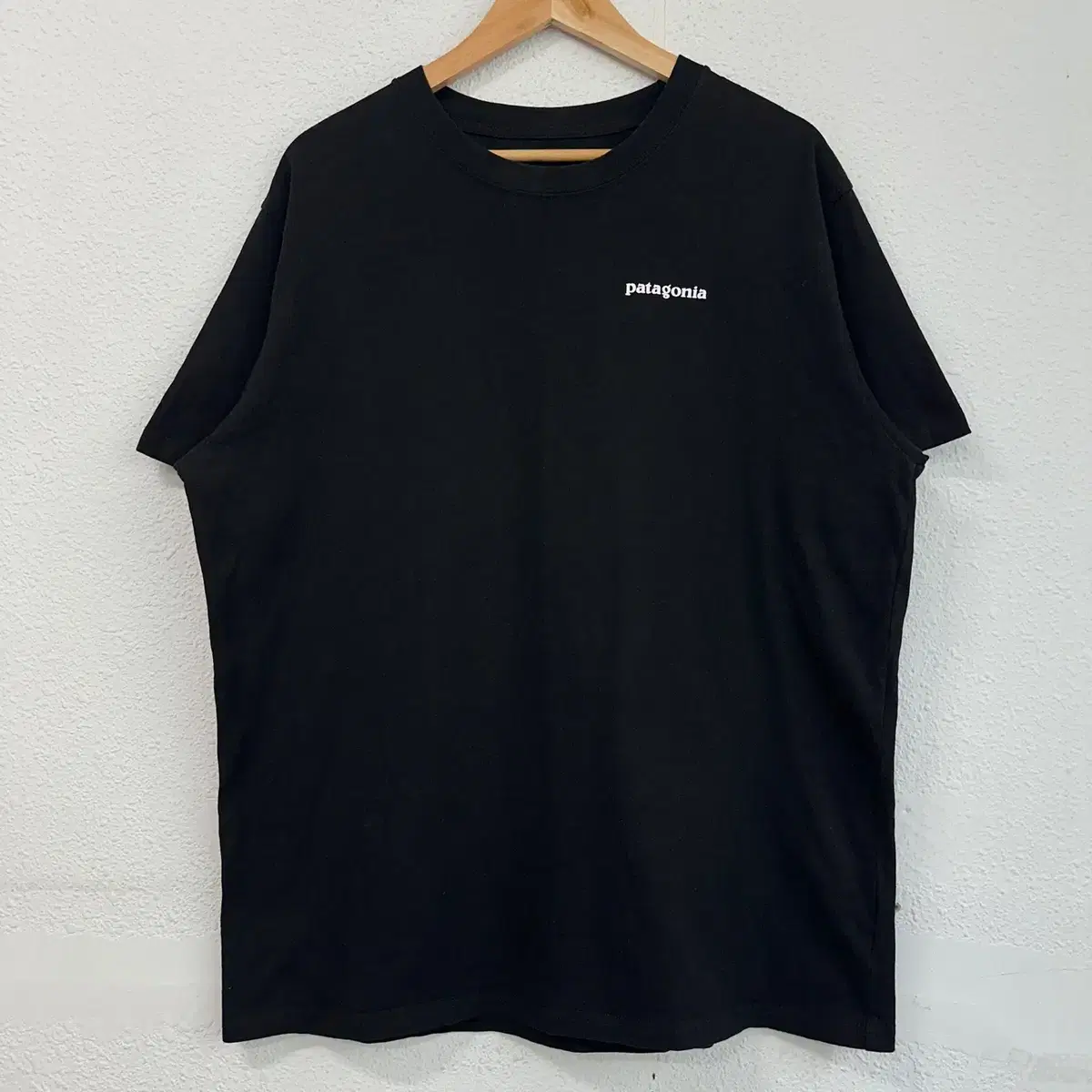 [L] Patagonia Regular Fit P-6 Short Sleeve T-Shirt Black 8878