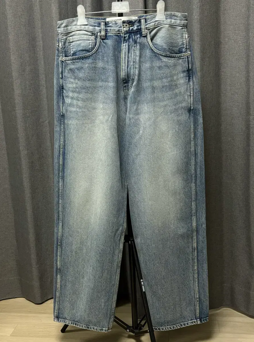 New) Heathander 5P Wide Denim Light Wash 2 sizes