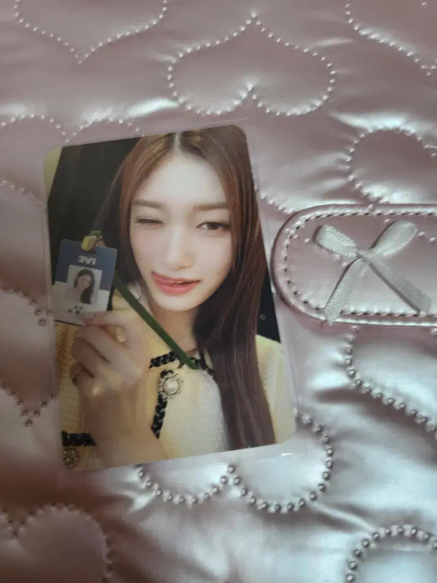 ive divezone leeseo sells photocards