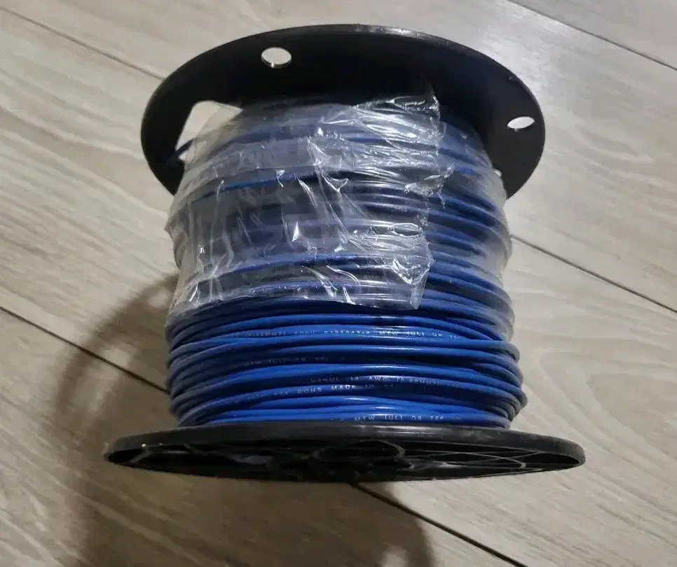 케이블 전선 18 AWG 500FT(약 150미터)파란색 새거 팝니다