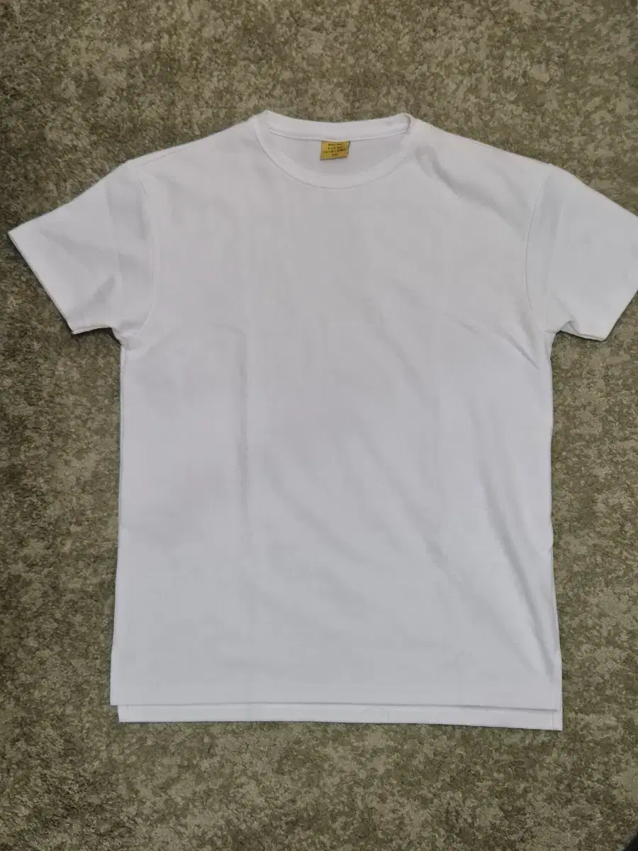 [Size M, 1 try on] Yuping Slim Fit Plain T-shirt