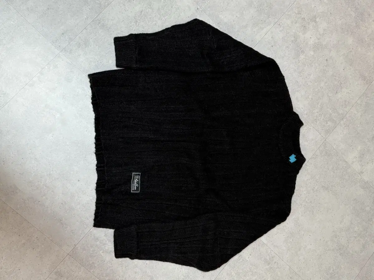 [A3] error fluic logo knit