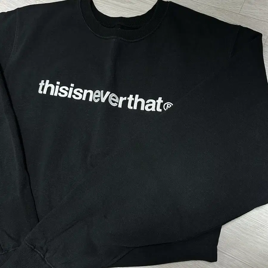 (무배) 디네댓T-Logo Crewneck Black