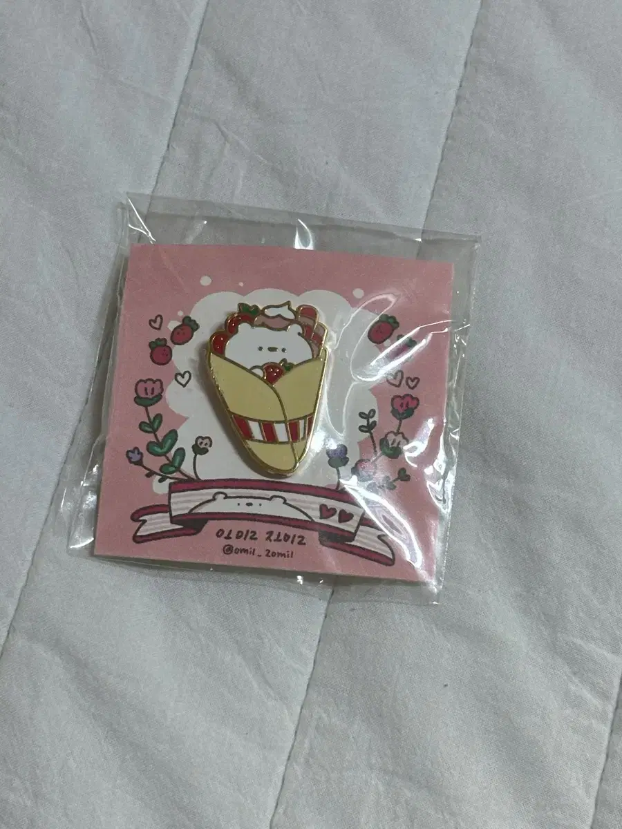 Metal Badge Cerabear Crepe