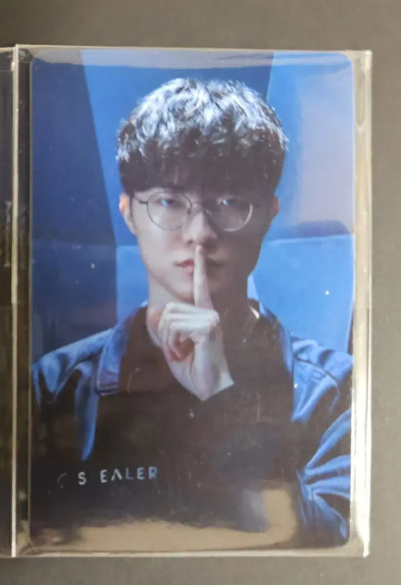 I'm selling a duplicate Faker Stiller photocard.