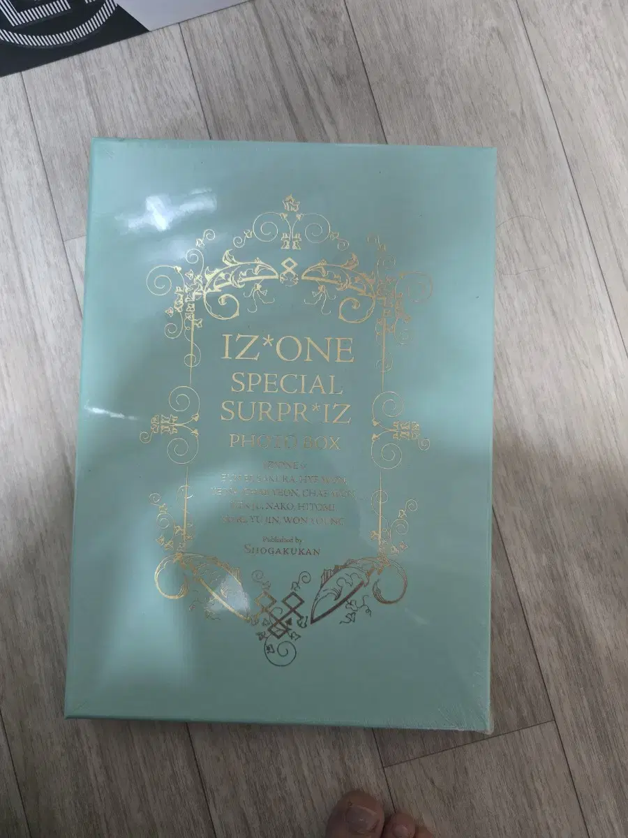 IZ*ONE Surprise Photobook