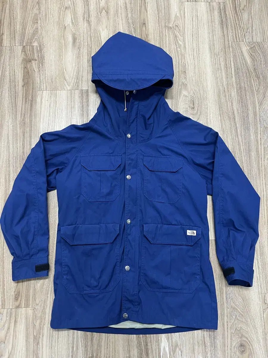 The North Face White Belle Windbreaker 100