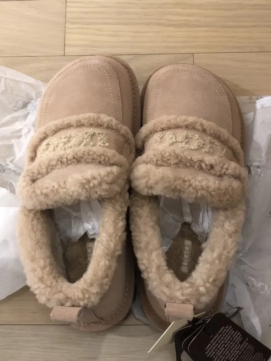 UGG 어그 오즈웨어 로퍼 250-255  브론즈