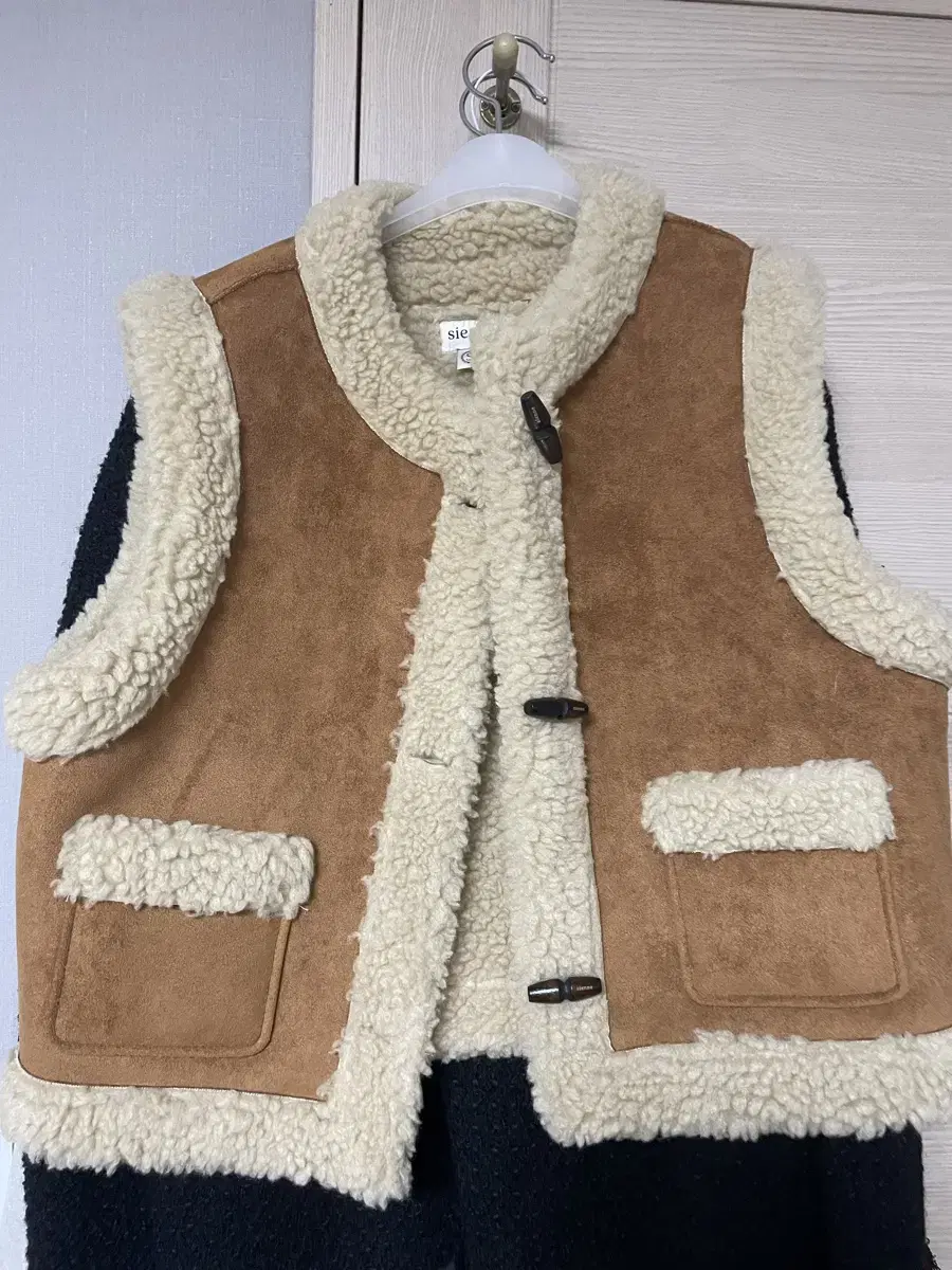 시엔느 양털 조끼 cambon shearing vest