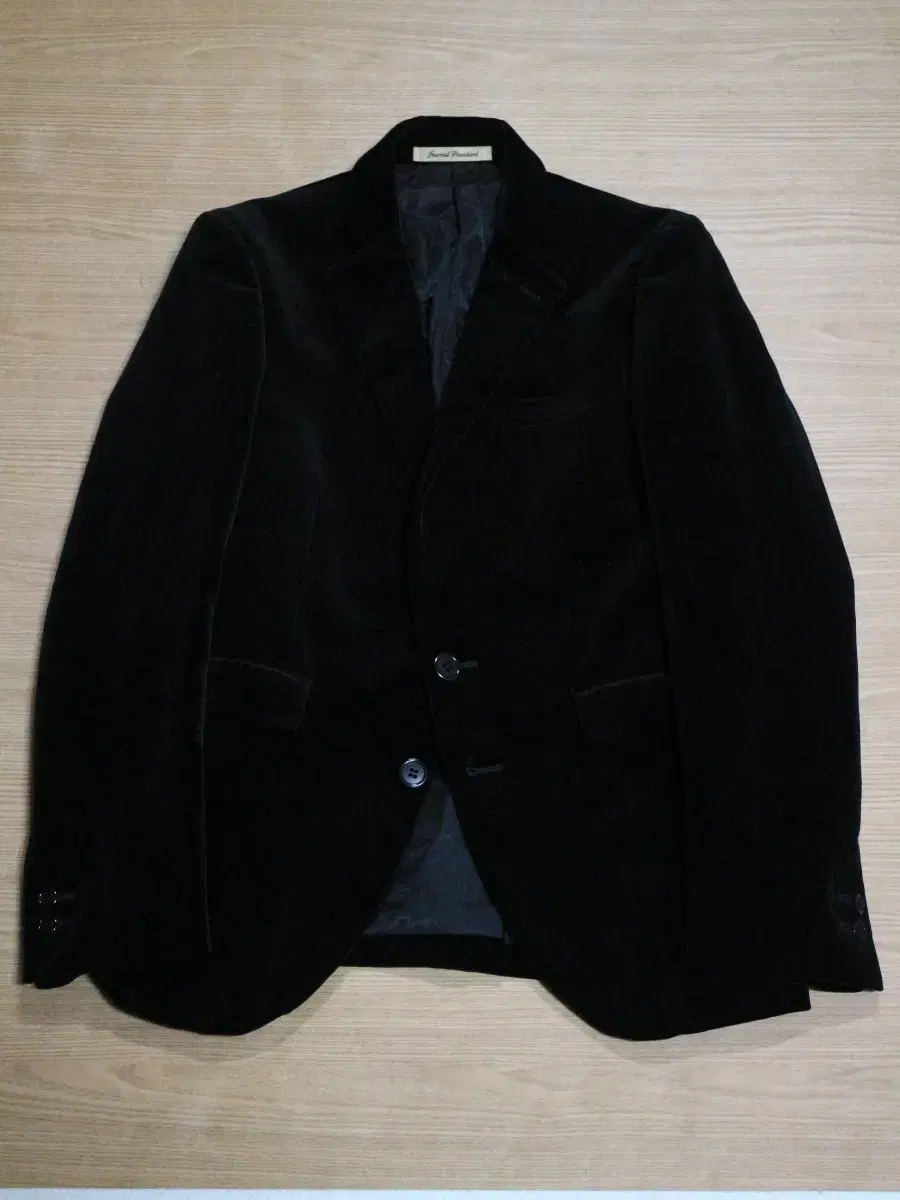 Selling a luxury journal standard velvet men's blazer (genuine).