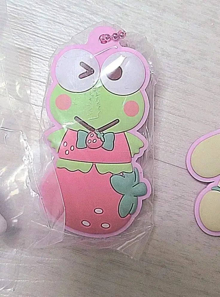 Bandai Gacha Sanrio Strawberry Friends Rubber Keychain Kerokero Kerokero Keropi Pompompurin