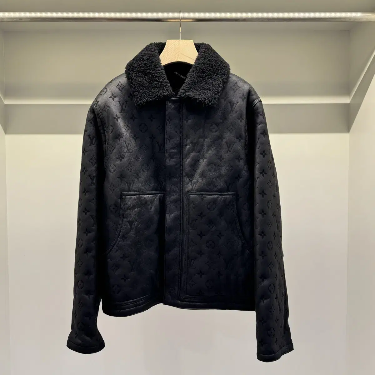 Unused Louis Vuitton shearling and leather mustang jacket size 56