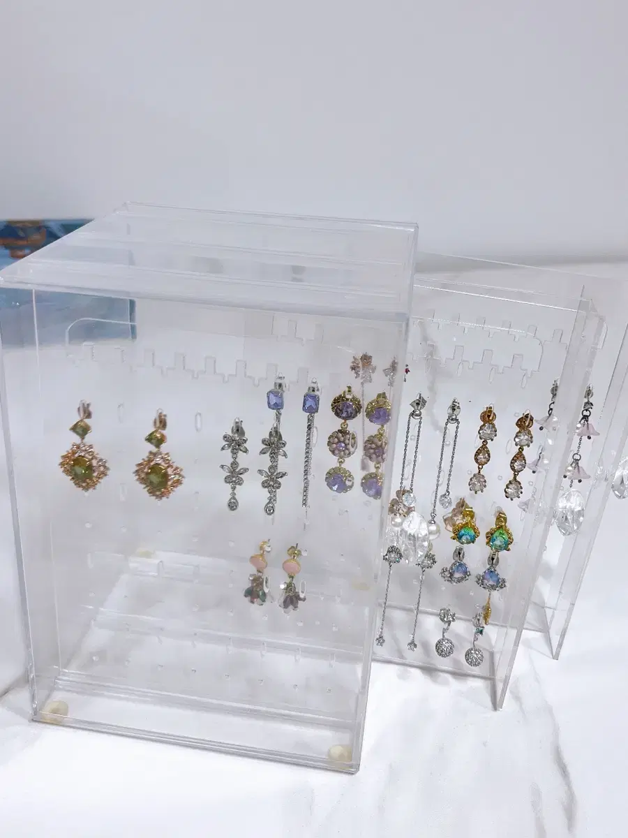 Acrylic earring storage box