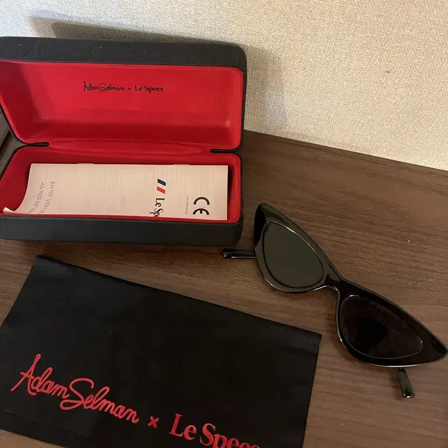 Le specs x adam selman 캣아이 선글라스