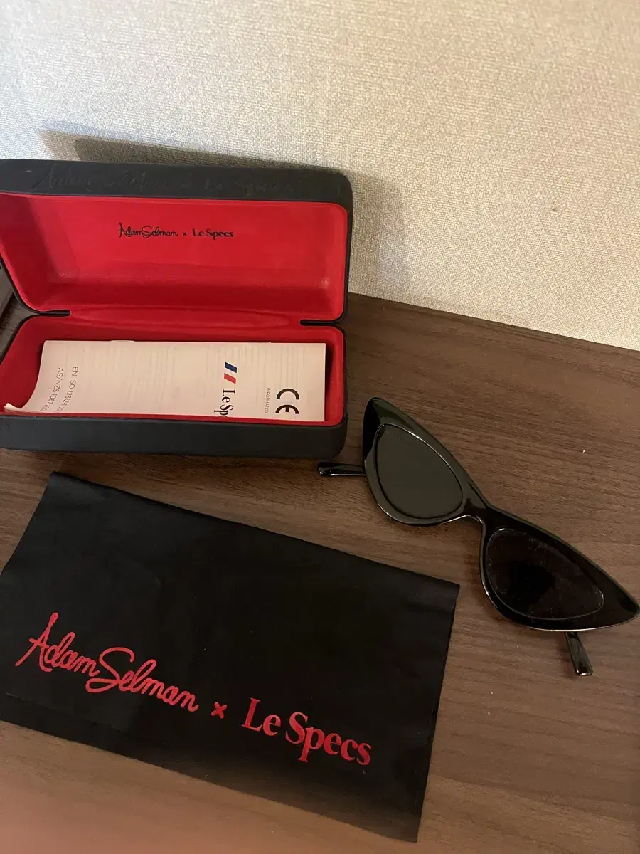 Le specs x adam selman 캣아이 선글라스